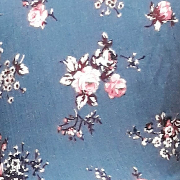 American Eagle Floral Front Tie Midriff Cut Out Blouse - Size XS Blue Top - Picture 7 of 12